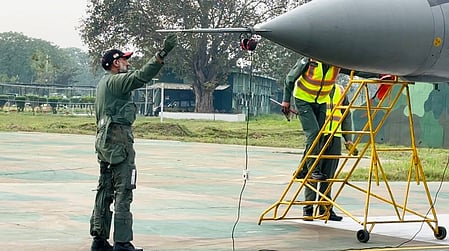 भारतीय वायुसेना प्रमुख ने फ्रंटलाइन एयरबेस का किया दौरा, उड़ाया मिग-29 अपग्रेड