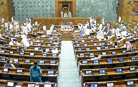 रसोई गैस पर संकट, राजनीतिक बयानबाजी हुई तेज, पक्ष-विपक्ष आमने-सामने