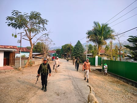 मणिपुर के उखरुल में बंधक बनाए गए नागा समुदाय के 21 लोगों को लंबी बातचीत के बाद छोड़ा