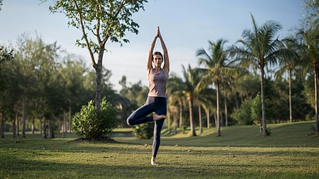 हड्डियों की मजबूती से लेकर तनाव मुक्ति तक, जानें वृक्षासन के जादुई लाभ