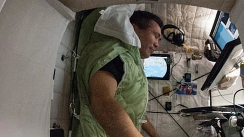 माइक्रोग्रैविटी इम्यून सिस्टम को कैसे प्रभावित करती है, आईएसएस के 'इम्यून एसे' से समझें
