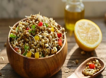 क्या सभी के लिए अंकुरित आहार का सेवन है लाभकारी? जान लें ये जरूरी बात