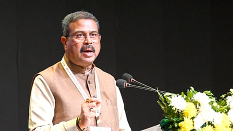 धर्मेंद्र प्रधान ने लिखा कि ‘सोनार बांग्ला’ के नाम पर सिंडिकेट, कटमनी और भ्रष्टाचार वाले कुशासन राज में जनता के साथ छल किया गया है। 