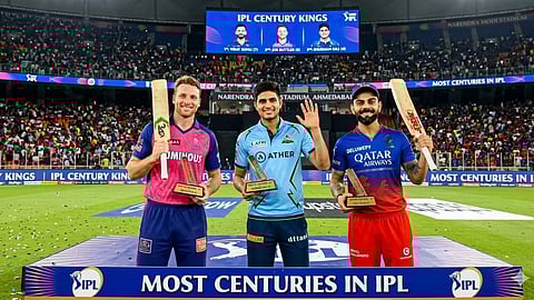 विराट कोहली (Virat Kohli): रॉयल चैलेंजर्स बेंगलुरु (आरसीबी) की ओर से खेलते हुए कोहली ने आईपीएल 2016 में चार शतक लगाए थे। कोहली ने उस सीजन 16 मैच खेले, जिसमें 81.08 की औसत के साथ सर्वाधिक 973 रन बनाए। इस दौरान उनके बल्ले से 38 छक्के और 83 चौके निकले।