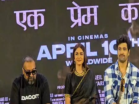 डकैत: एक प्रेम कथा’ के ट्रेलर लॉन्च पर मृणाल ठाकुर ने किए अपने किरदार को लेकर खुलासे, कहा-