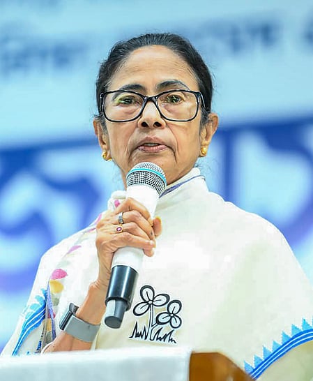 सीएम ममता बनर्जी ने केंद्र पर साधा निशाना, पाक मंत्री की