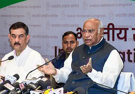 भ्रष्ट सीएम बनाम असम की जनता की लड़ाई