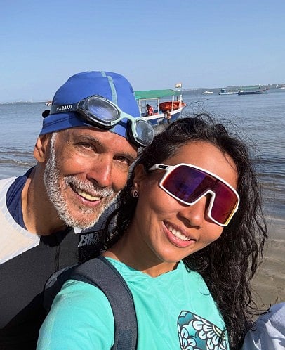 मिलिंद सोमन ने लहरों को चीरते हुए तय किया 20 किलोमीटर का सफर