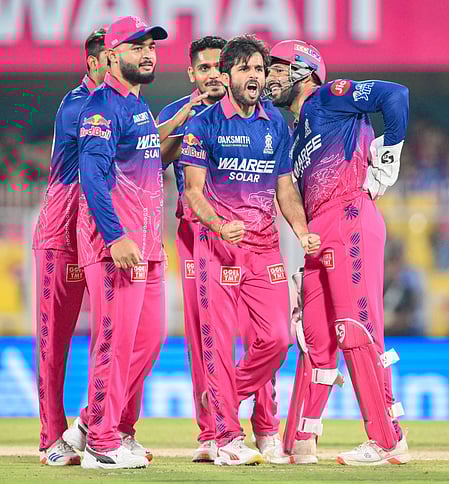 आईपीएल 2026: राजस्थान रॉयल्स का दबदबा, अंकतालिका, ऑरेंज कैप और पर्पल कैप हर जगह गुलाबी जर्सी