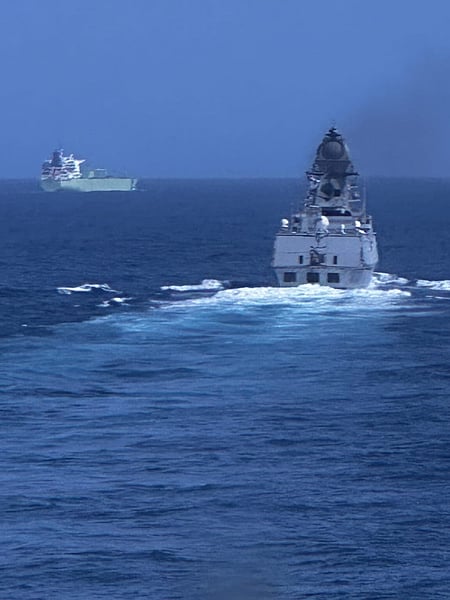 सीजफायर के बाद जल्द स्ट्रेट ऑफ होर्मुज पार कर सकते हैं भारतीय फ्लैग्ड शिप, नेवी की तैनाती में कोई बदलाव नहीं