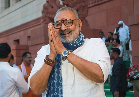 ममता खुद की सीट नहीं बचा पाएंगी, सरकार कहां से बचाएगी: गिरिराज सिंह