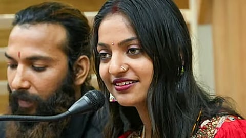 मोनालिसा और उनके पति 