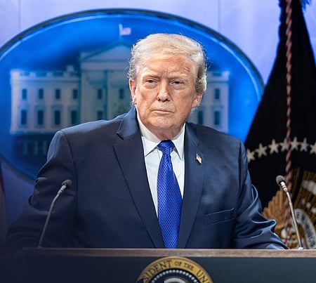 राष्ट्रपति ट्रंप ने होर्मुज स्ट्रेट में तेल टैंकरों से शुल्क वसूले जाने की रिपोर्टों पर ईरान को दी चेतावनी