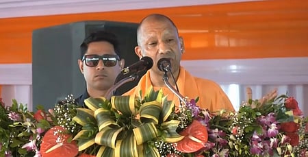 थारू समाज के लोगों पर दर्ज मुकदमे वापस लेगी सरकारः मुख्यमंत्री योगी