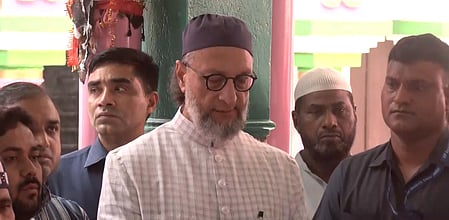 बंगाल में मुसलमानों की गरिमा पर सवाल उठाने वाले को बर्दाश्त नहीं करेंगेः ओवैसी