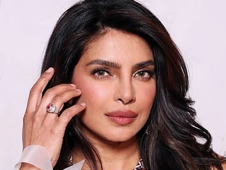 प्रियंका चोपड़ा ने आशा भोसले के निधन पर जताया शोक, कहा- उनकी कला ने देश के भावों को आकार दिया