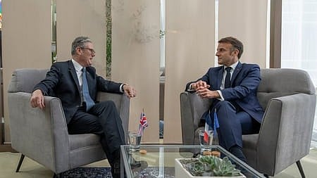 इमैनुएल मैक्रों ने कहा है कि फ्रांस और यूनाइटेड किंगडम इस सप्ताह के अंत में स्ट्रेट ऑफ होर्मुज में नौवहन की स्वतंत्रता बहाल करने के लिए एक अहम बैठक की सह-मेजबानी करेंगे।  