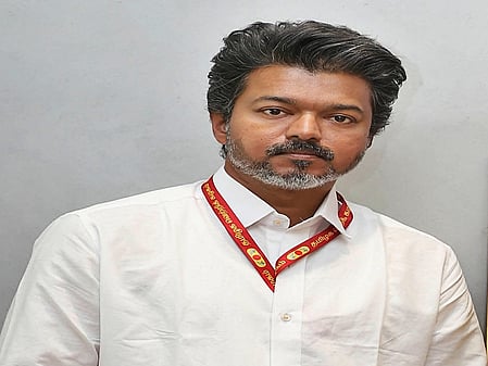 विजय ने टीवीके का घोषणापत्र किया जारी, कल्याणकारी योजनाओं और 1.5 ट्रिलियन डॉलर अर्थव्यवस्था का लक्ष्य रखा