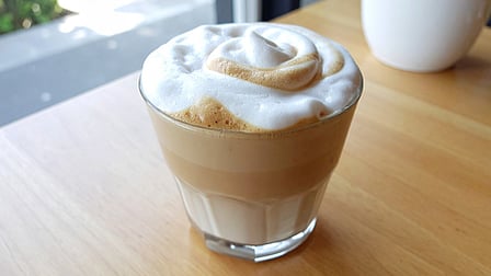 कॉफी संग नारियल पानी! गर्मियों में ‘क्लाउड कॉफी’ से मिलेगी एनर्जी, घर पर ऐसे बनाएं हेल्दी और टेस्टी ड्रिंक