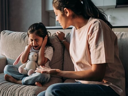 पढ़ाई के नाम पर थका-थका और चिड़चिड़ा महसूस करता है बच्चा, ये हो सकते हैं कारण