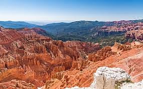 सीडर ब्रेक्स में 'लाल चट्टानों' का अनोखा एम्फीथिएटर, जहां दिखती है पृथ्वी के करोड़ों साल पुराने इतिहास की झलक