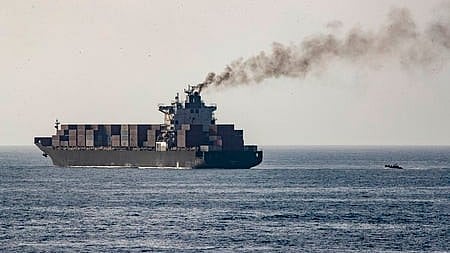 अमेरिकी सेना के जब्त किए गए ईरानी कार्गो जहाज से जुड़ा है चीन का संबंध