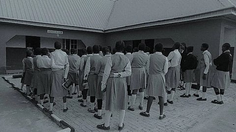 विद्यालय की छात्राएं 