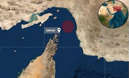 ओमान के तट के पास एक कंटेनर जहाज पर कथित फायरिंग और हस्तक्षेप की घटना ने क्षेत्रीय समुद्री सुरक्षा को लेकर चिंता बढ़ा दी है। 