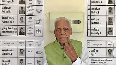 99 साल के डॉ. एचवी हांडे ने किया मतदान, पीएम मोदी बोले- युवाओं के लिए बड़ा संदेश