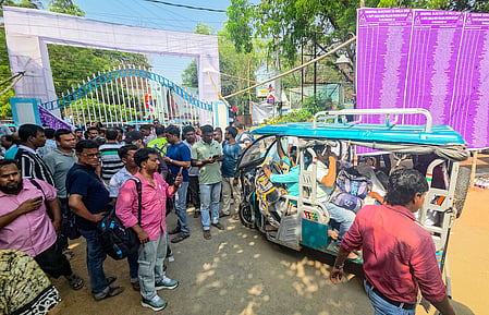 पश्चिम बंगाल : मतदान के बीच मुर्शिदाबाद में दो जगह झड़प, चुनाव आयोग ने मांगी रिपोर्ट