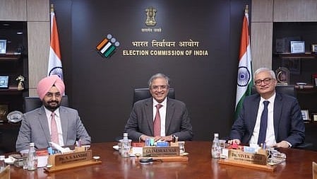 तमिलनाडु और पश्चिम बंगाल में बंपर मतदान, आजादी के बाद ऐतिहासिक वोटिंग पर आयोग ने जताई खुशी