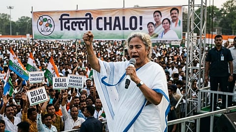 टीएमसी हार नहीं सकती क्योंकि यह जमीन से जुड़ी पार्टी है। उन्होंने भाजपा पर केंद्रीय एजेंसियों सीबीआई और प्रवर्तन निदेशालय (ईडी) का दुरुपयोग करने का आरोप लगाया और कहा कि डराने-धमकाने की राजनीति बंगाल में सफल नहीं होगी।