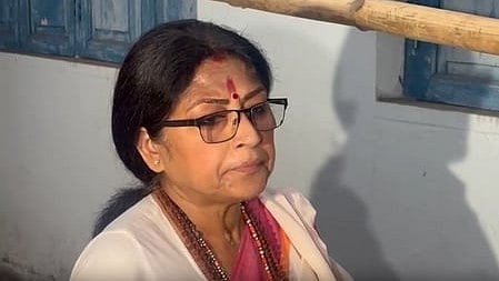 वोटिंग के बाद रूपा गांगुली ने कहा, "इस बार सभी लोग सुबह-सुबह ही आ गए हैं। यह मतदान बहुत ही महत्वपूर्ण होने वाला है। ये (टीएमसी) कितना भी खेल खेलने की कोशिश करें, लेकिन खेला नहीं कर पाएंगे।"