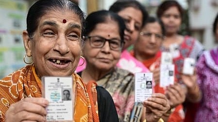 पश्चिम बंगाल चुनाव : मतदान केंद्रों पर महिलाओं की लंबी कतारें, बढ़-चढ़कर हिस्सा ले रहे मतदाता