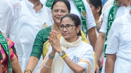 बंगाल एग्जिट पोल: टीएमसी और भाजपा में कांटे की टक्कर, जानें किसकी बनेगी सरकार?