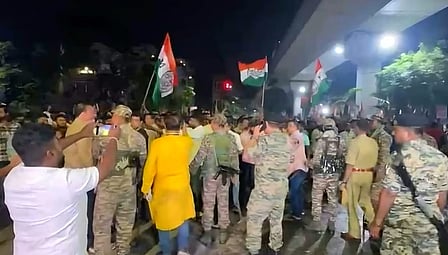 बंगाल चुनाव: बिधाननगर मतगणना केंद्र के बाहर तृणमूल और भाजपा कार्यकर्ताओं में झड़प