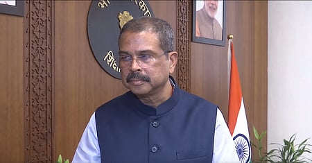 ममता बनर्जी के इस्तीफे से इनकार पर धर्मेंद्र प्रधान का तंज, कहा- बंगाल में लोकतंत्र को बंदूक की नोक पर रखा जा रहा