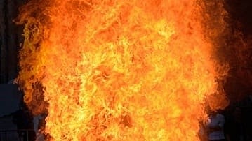 रेवाड़ी स्थित सोलर कंपनी में आग का तांडव, 10 घंटे बाद भी काबू पाने की जद्दोजहद जारी