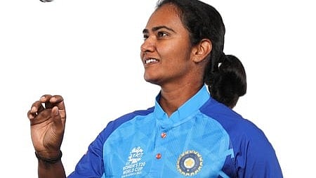 शिखा पांडे: इंजीनियर की डिग्री, वायु सेना से खास नाता, दो विश्व कप फाइनल में रहीं भारतीय टीम का हिस्सा