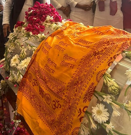 प्रतीक को नम आंखों से विदाई देगा मुलायम परिवार, अंतिम दर्शन को जुटे समर्थक