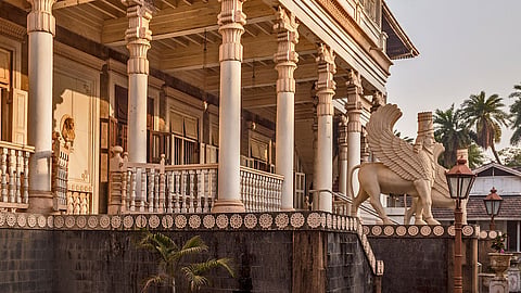 पारसी धर्म (Zoroastrianism) में इस पवित्र अग्नि को भगवान का प्रतीक माना जाता है