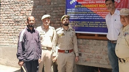 श्रीनगर में ड्रग तस्करों पर बड़ी कार्रवाई, दो करोड़ की अवैध संपत्तियां जब्त