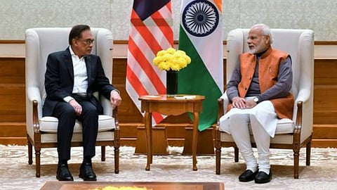 मोदी और  मलेशिया राष्ट्र प्रमुख 