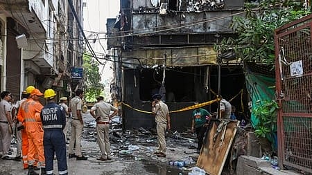 मालवीय नगर अग्निकांड: घायलों में दिल्ली पुलिस के 10 जवान भी शामिल हैं, जो सबसे पहले इमारत में घुसे थे