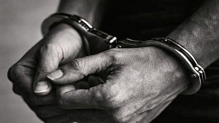 अहमदाबाद: बांग्लादेशी घुसपैठियों के खिलाफ पुलिस का बड़ा अभियान, 131 लोग हिरासत में
