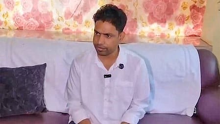 पश्चिम बंगाल : फरार टीएमसी नेता जहांगीर खान गिरफ्तार, पुलिस ने नेपाल बॉर्डर से पकड़ा