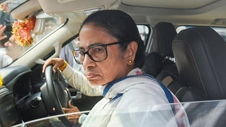 ममता बनर्जी और पिनाराई विजयन के सामने नई राजनीतिक चुनौतियां, बदले हालात की कसौटी पर दोनों नेता