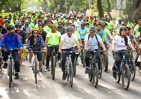अंतर्राष्ट्रीय योग दिवस से पहले मुंबई के वर्ली समुद्र तट पर
