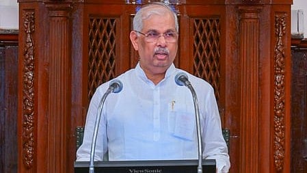एक राज्यपाल, दो राज्य और दो अलग रुख