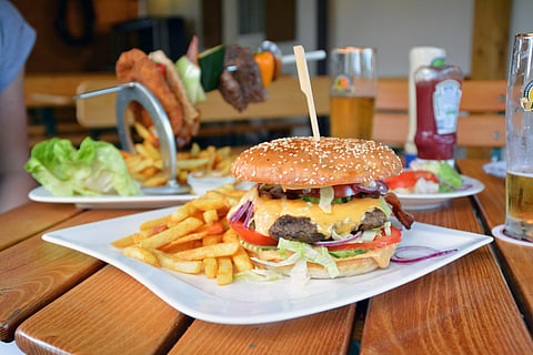 3 Famous Burger Shops In Delhi